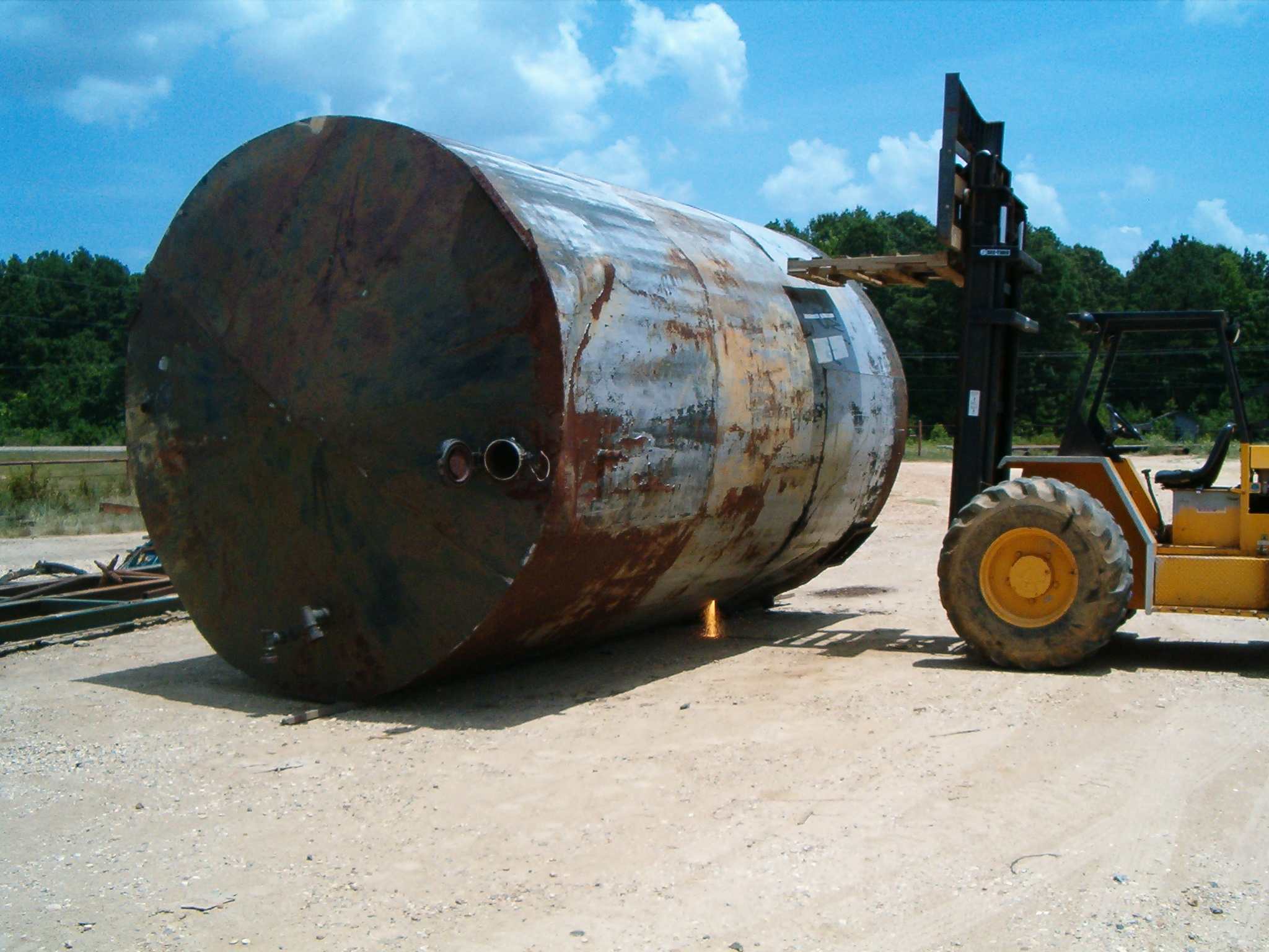 tankbeingwelded.jpg
